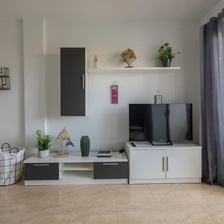 Floral - Large Private Terrace With Pool